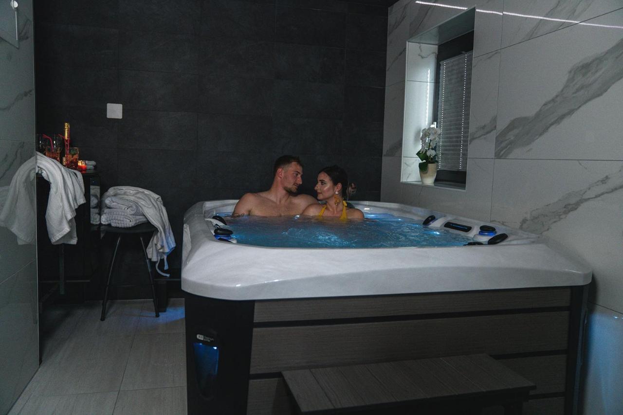 B&B La Siesta Markovci ภายนอก รูปภาพ